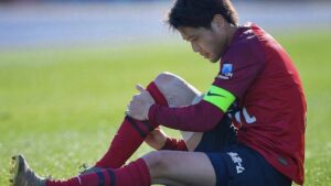 内田篤人選手の引退理由は右足の怪我？症例のない怪我に不安を抱えていた。